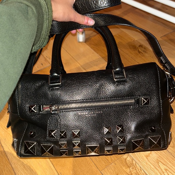 Marc Jacobs bag that can both be worn as a shoulder bag or a crossbody - Picture 1 of 4